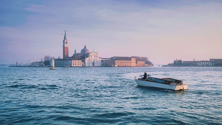 Wanderlust Wonders: Crafting Your Perfect Holiday Escape